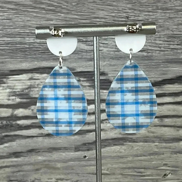 Acrylic Flatback Blue White Floral Spring Dangle Earrings - Picture 4 of 8
